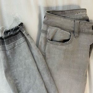 grey american eagle skinny jeans